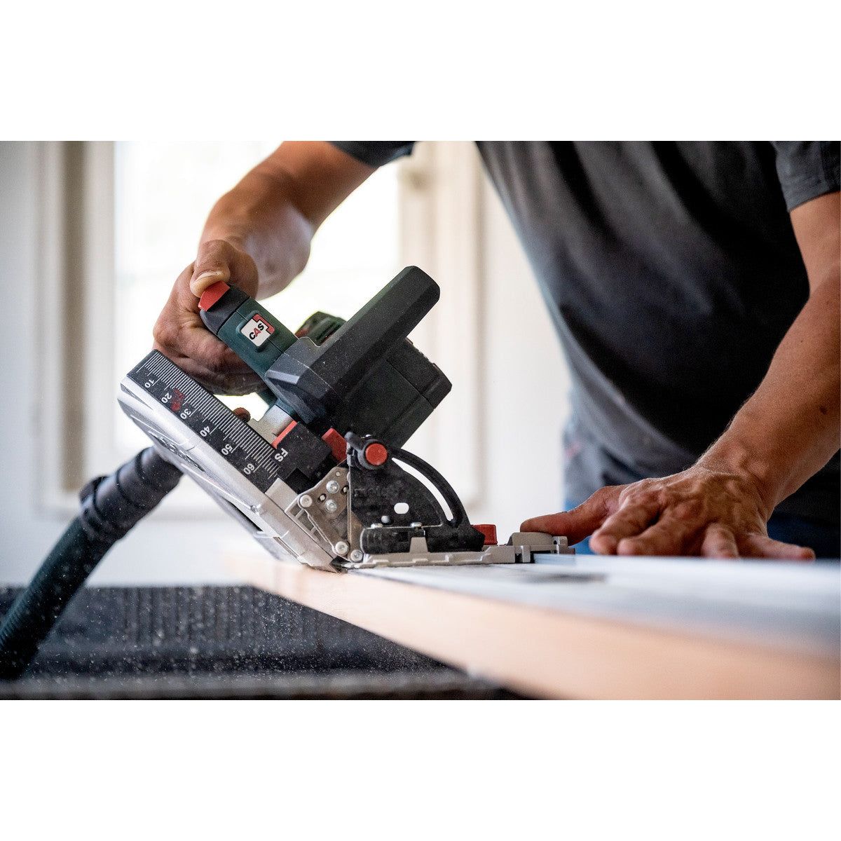 KT 18 LTX 66 BL Scie circulaire plongeante sans fil Metabo (avec 2 accus + chargeur rapide)