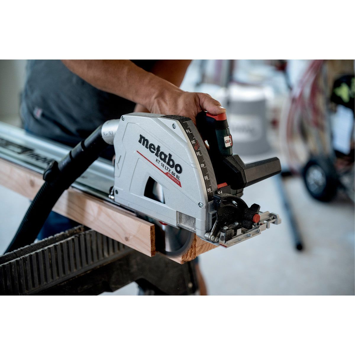 KT 18 LTX 66 BL Scie circulaire plongeante sans fil Metabo (avec 2 accus + chargeur rapide)